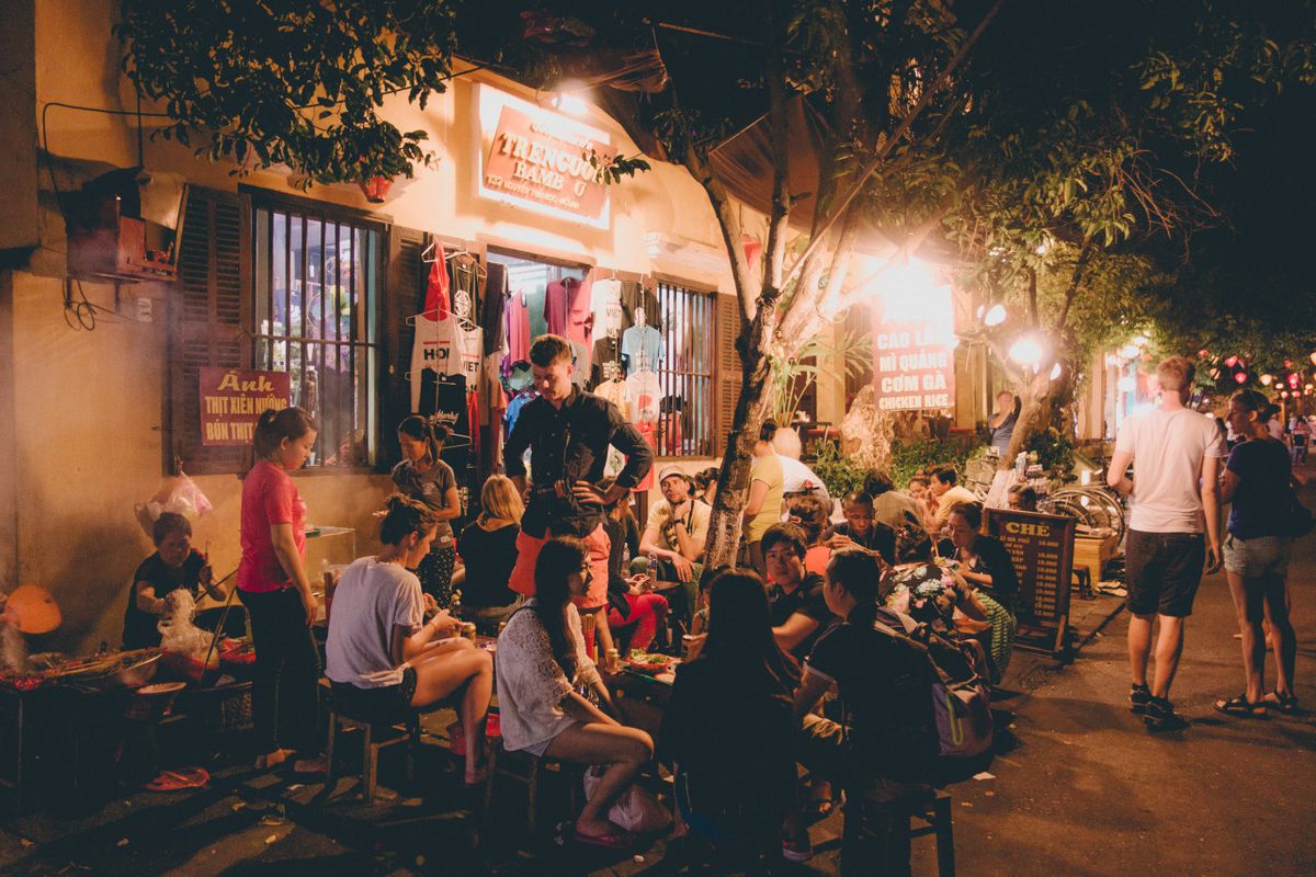 Những quán ăn đường phố ở Hội An về đêm