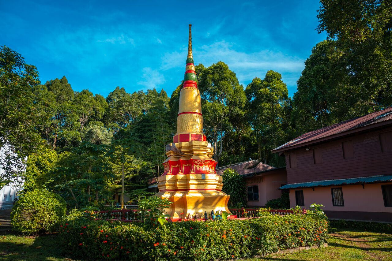 Một ngôi chùa ở Takua Pa, Phang Nga