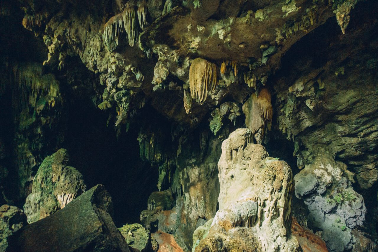 Một hang động ở Khao Sok