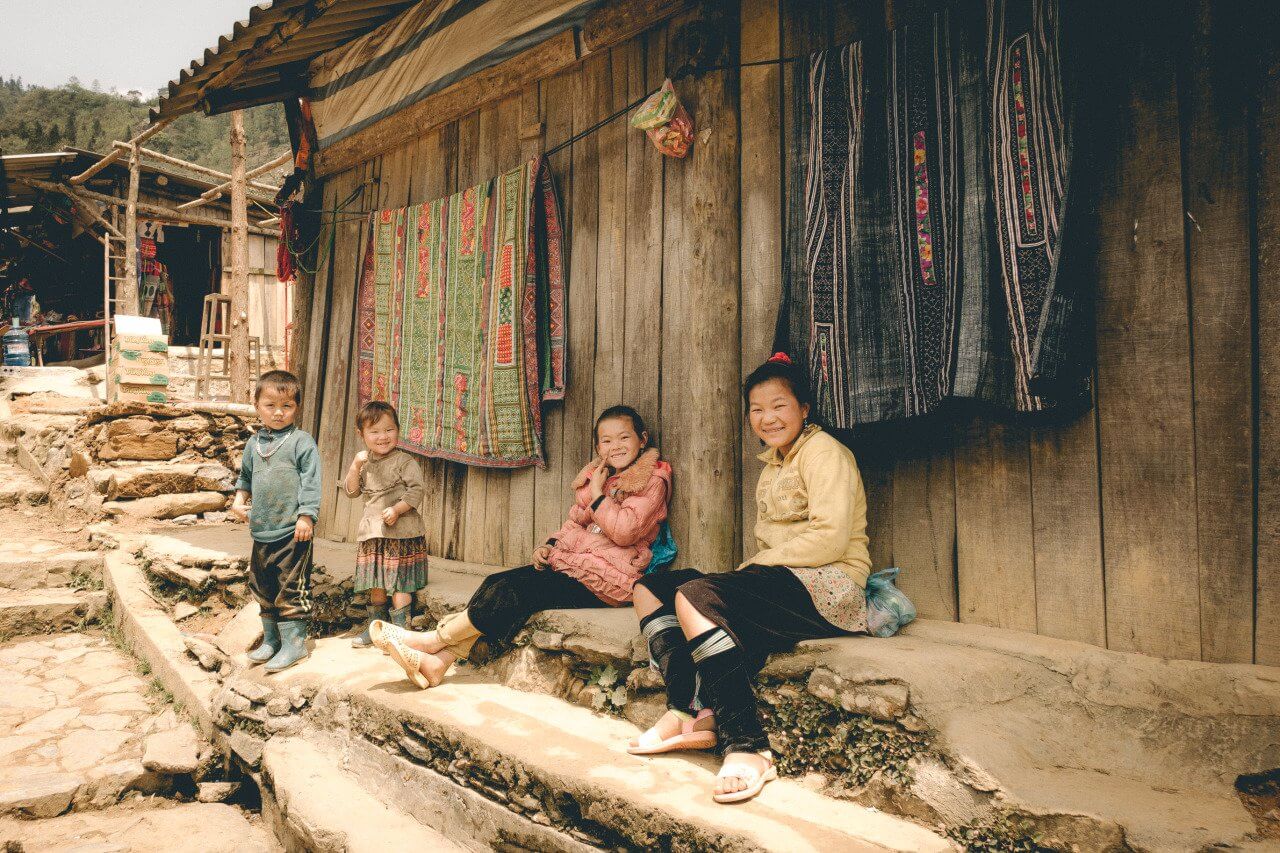 Nụ cười trẻ em người Mông ở bản Cát Cát, Sapa