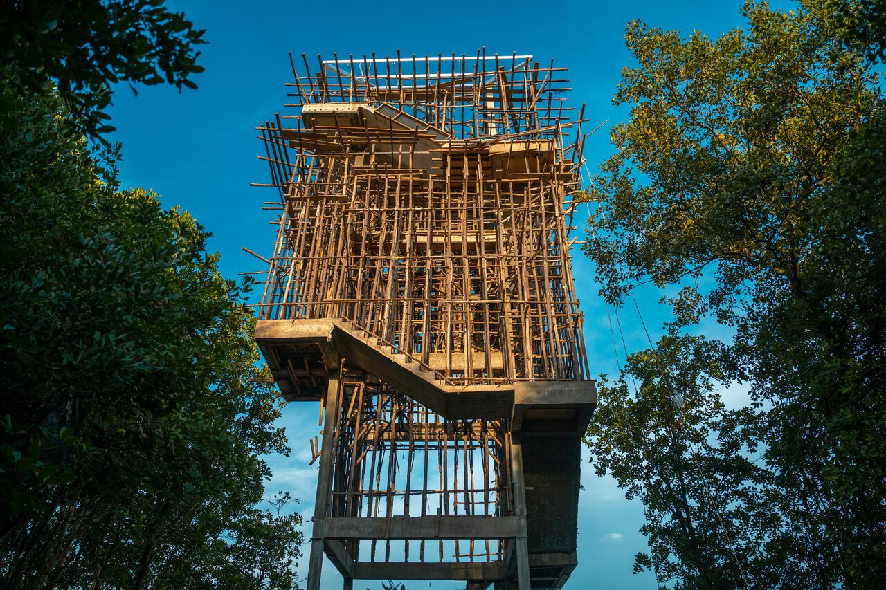 Một công trình tháp canh dọc theo Đường đi bộ Rừng ngập mặn ở Tỉnh Krabi