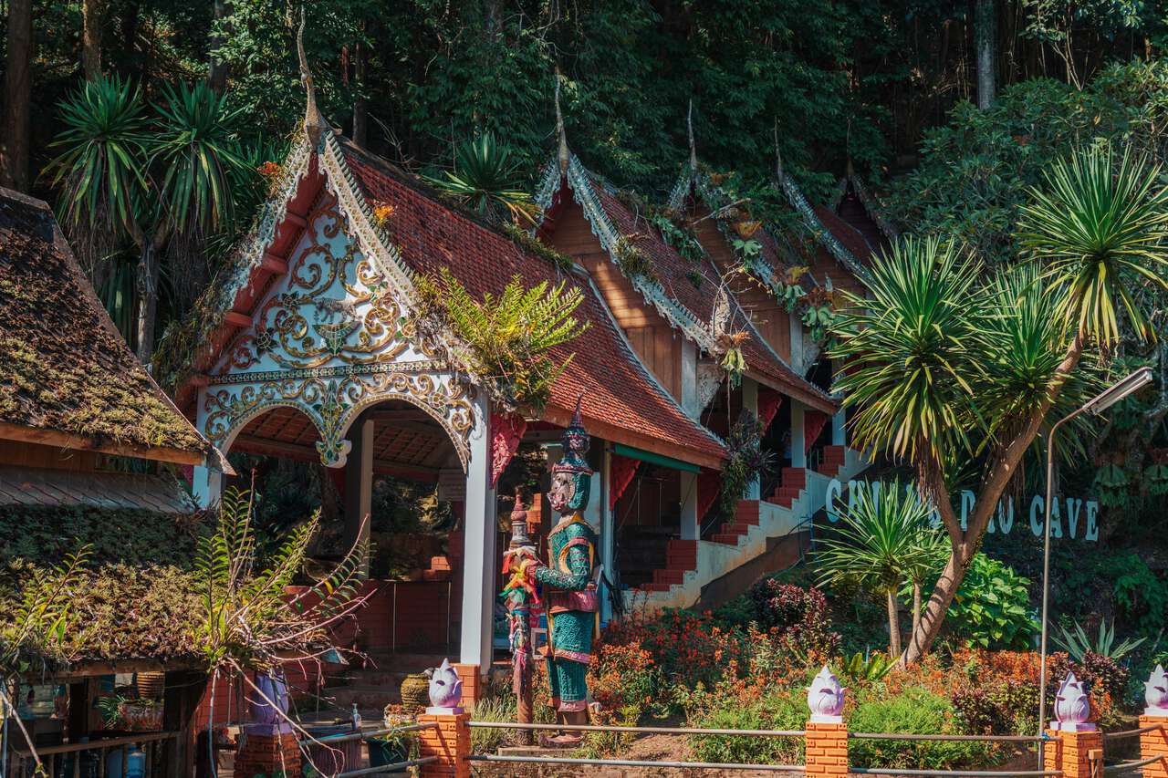 Lối vào hang Tham Chiang Dao ở Chiang Mai