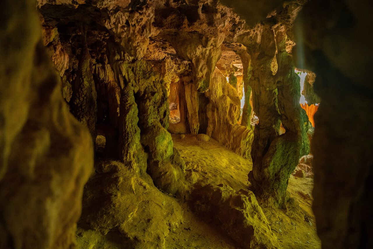 Một hang động ở Krabi