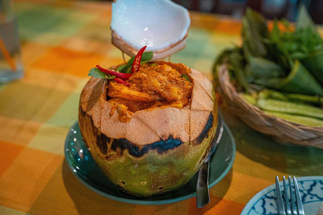 Hải sản trong một món ăn dừa ở Ko Lanta