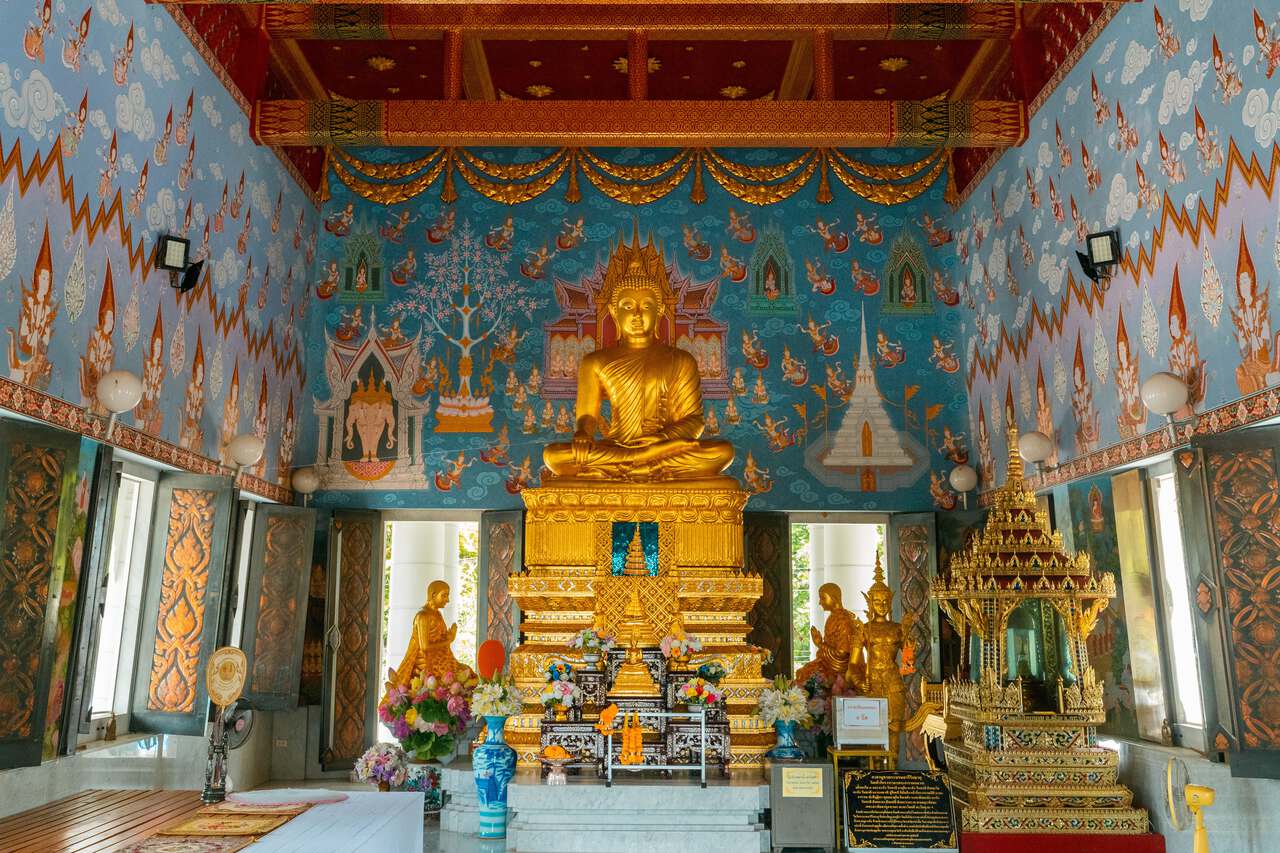 Nội thất của Wat Kaew Korawaram ở Tỉnh Krabi