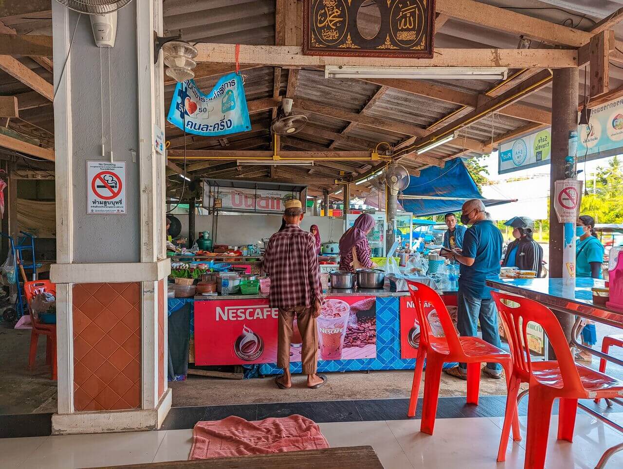 Các cửa hàng bán đồ ăn sáng đường phố Thái Lan ở Ko Lanta