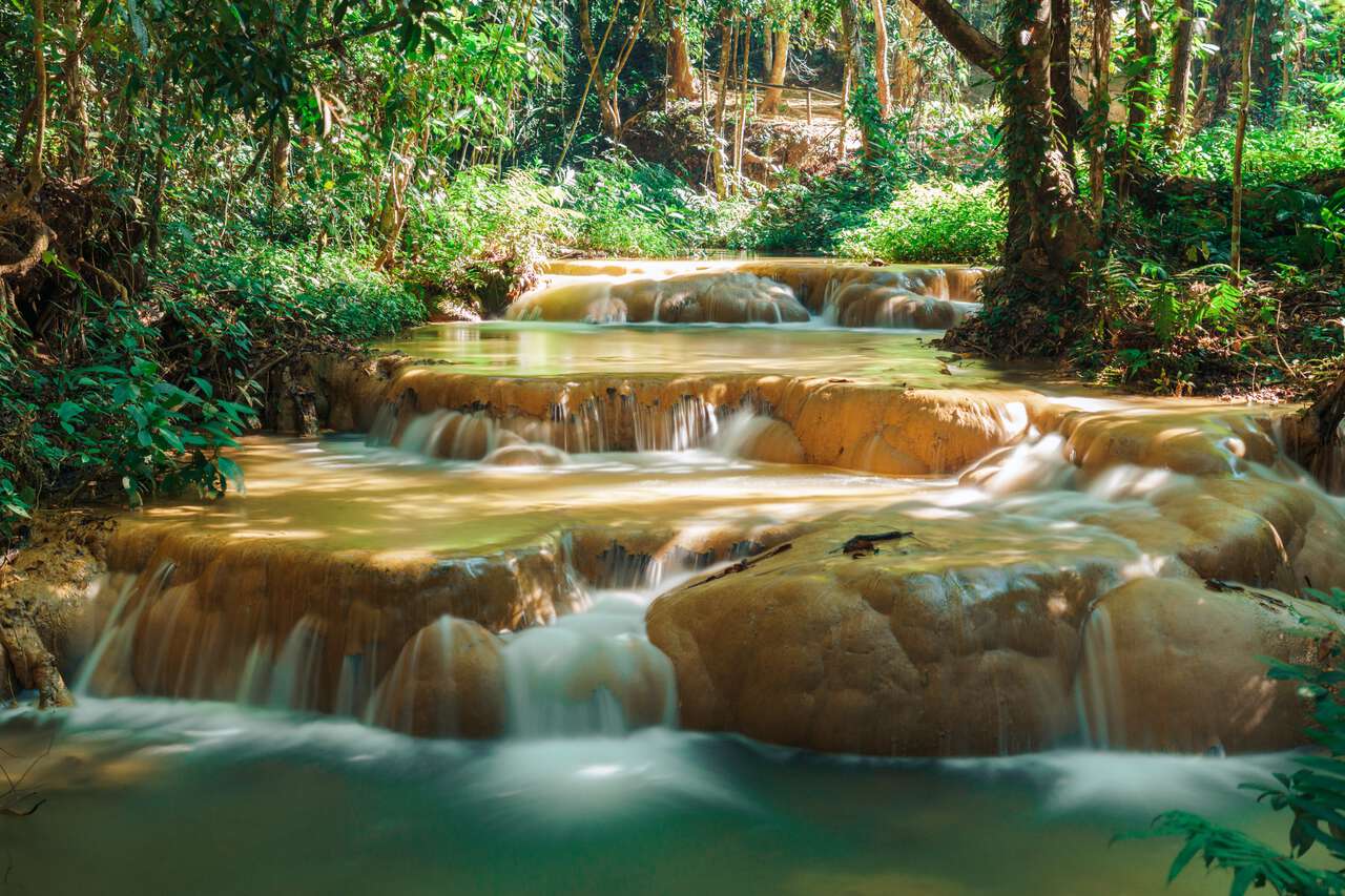 Thác nước tại vườn quốc gia Pha Daeng ở Chiang Mai