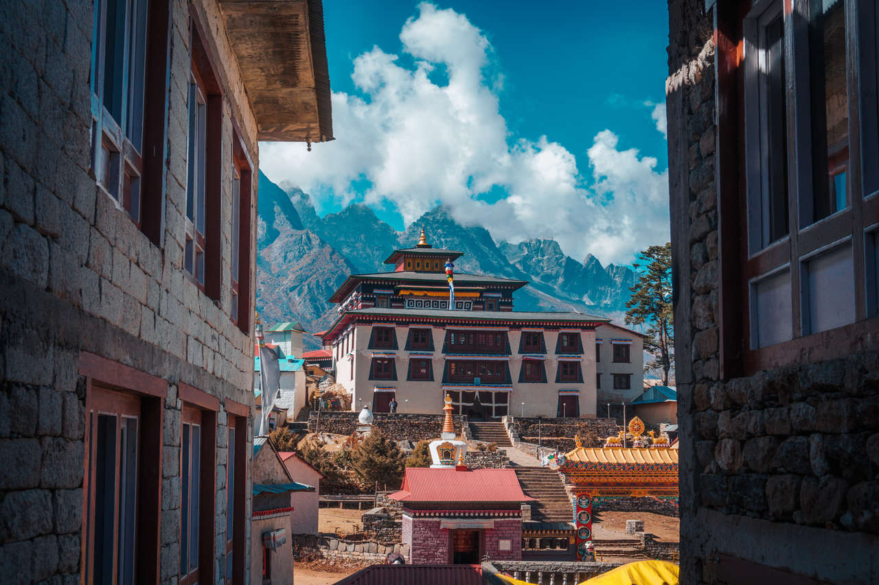 Mặt ngoài của tu viện Tengboche dọc theo Đường mòn Everest Base Camp ở Nepal