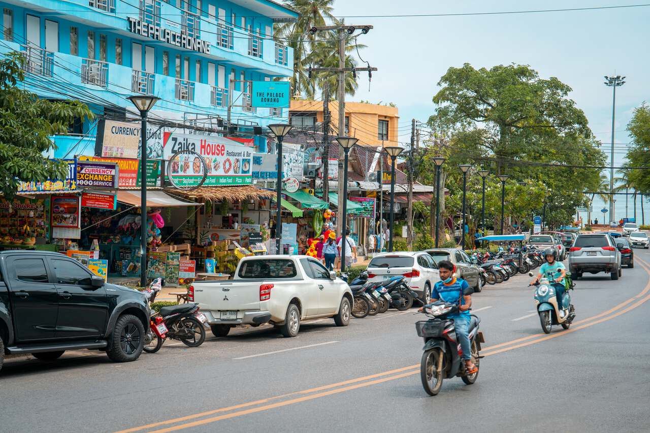 Những người đi xe máy tại Ao Nang ở Krabi
