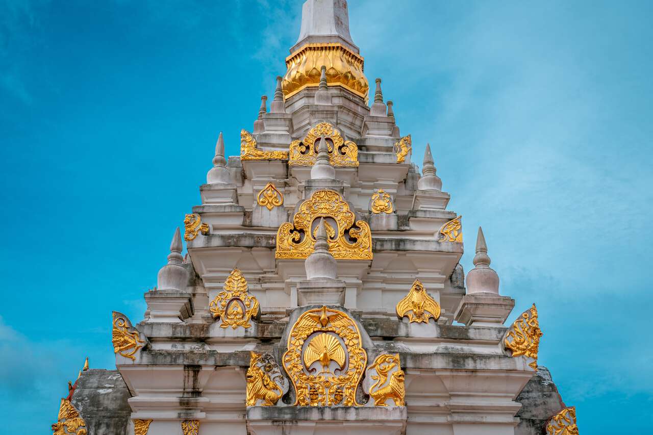 Thiết kế ngọn tháp của chùa Wat Phra Borommathat Chaiya ở Surat Thani