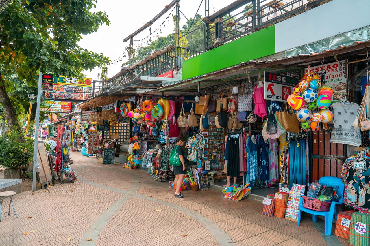 Cửa hàng du lịch tại Ao Nang ở Krabi