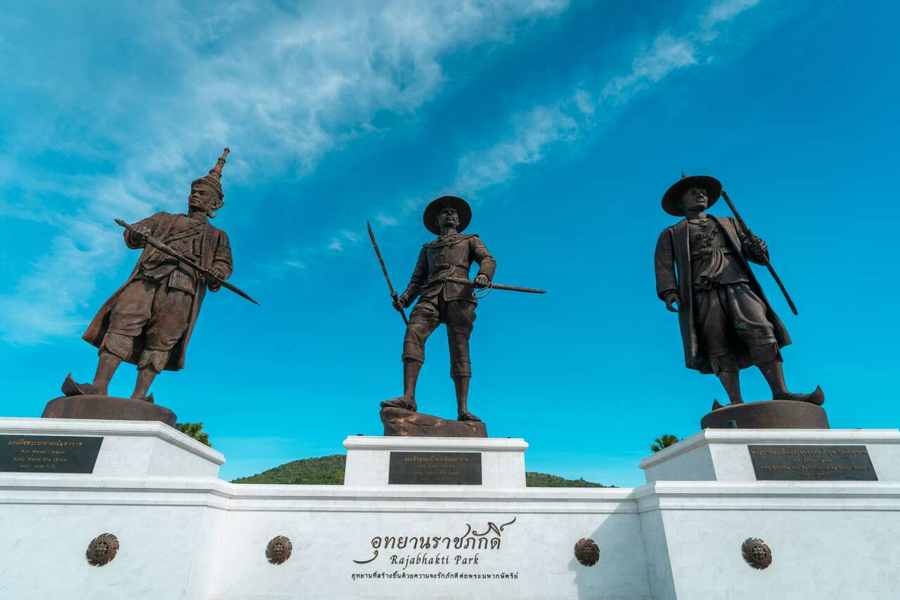 Cận cảnh bức tượng 7 vị vua tại Công viên Rajabhakti ở Hua Hin, Thái Lan