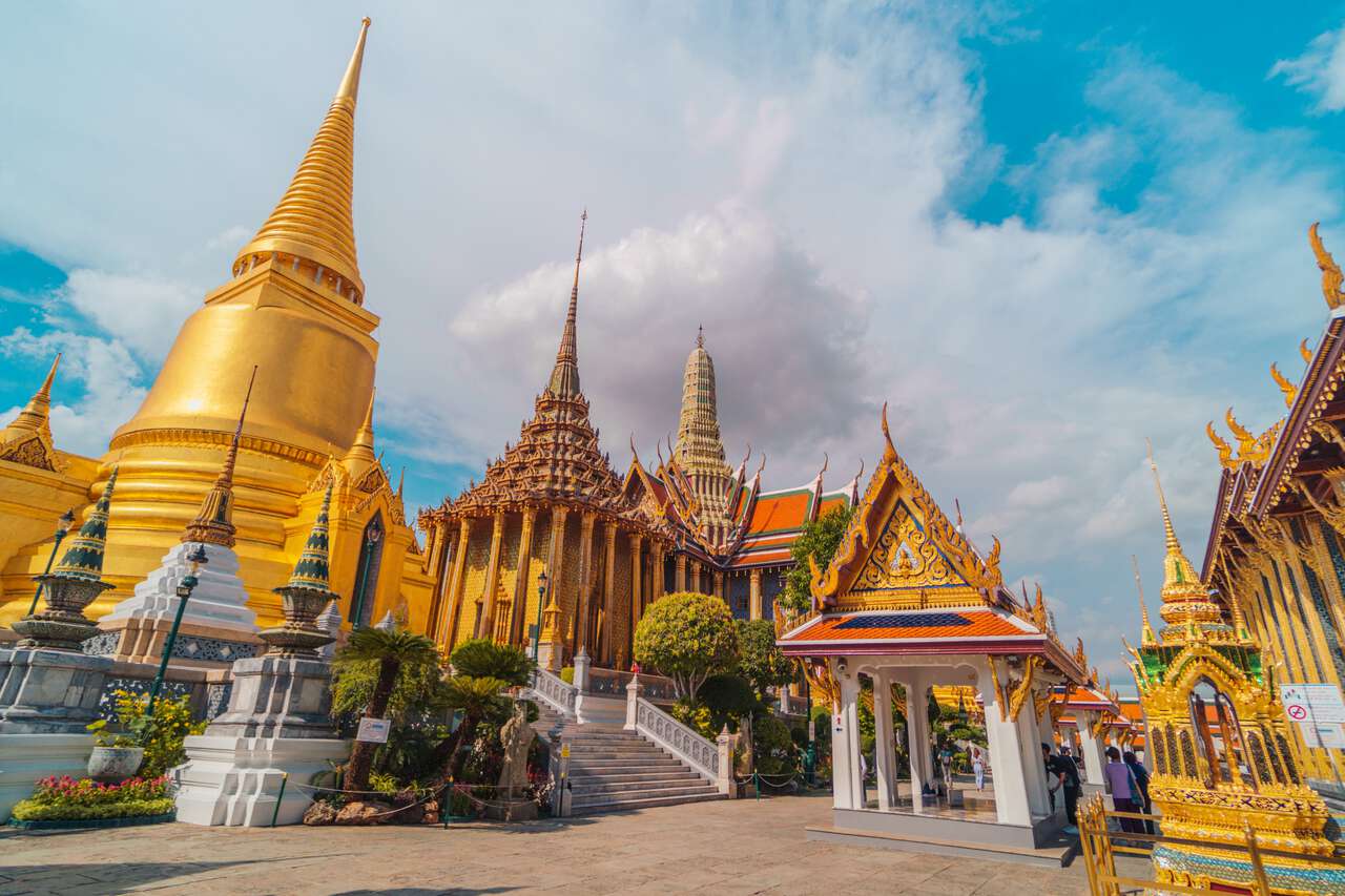 Sân chùa trống Grand Palace ở Bangkok