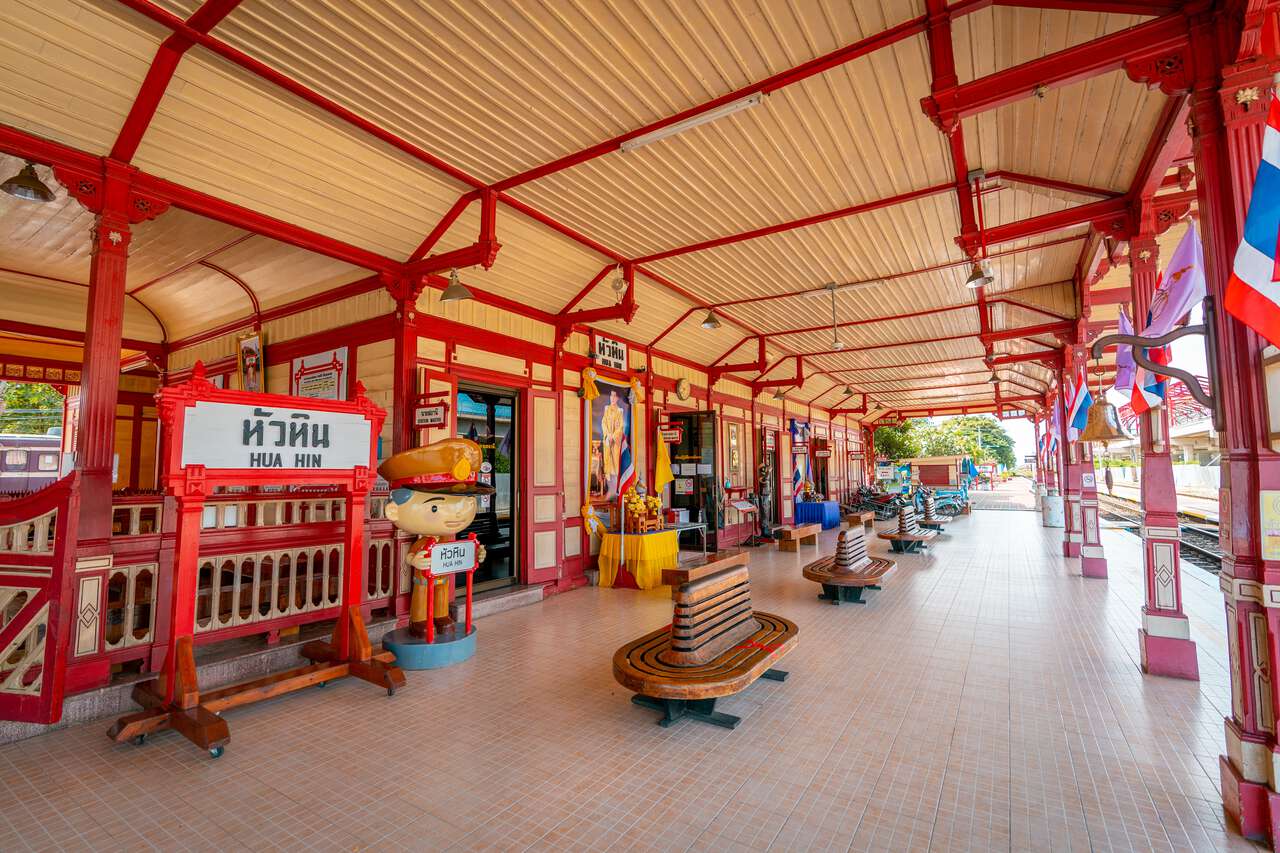 Nhà ga xe lửa Hua Hin ở Thái Lan
