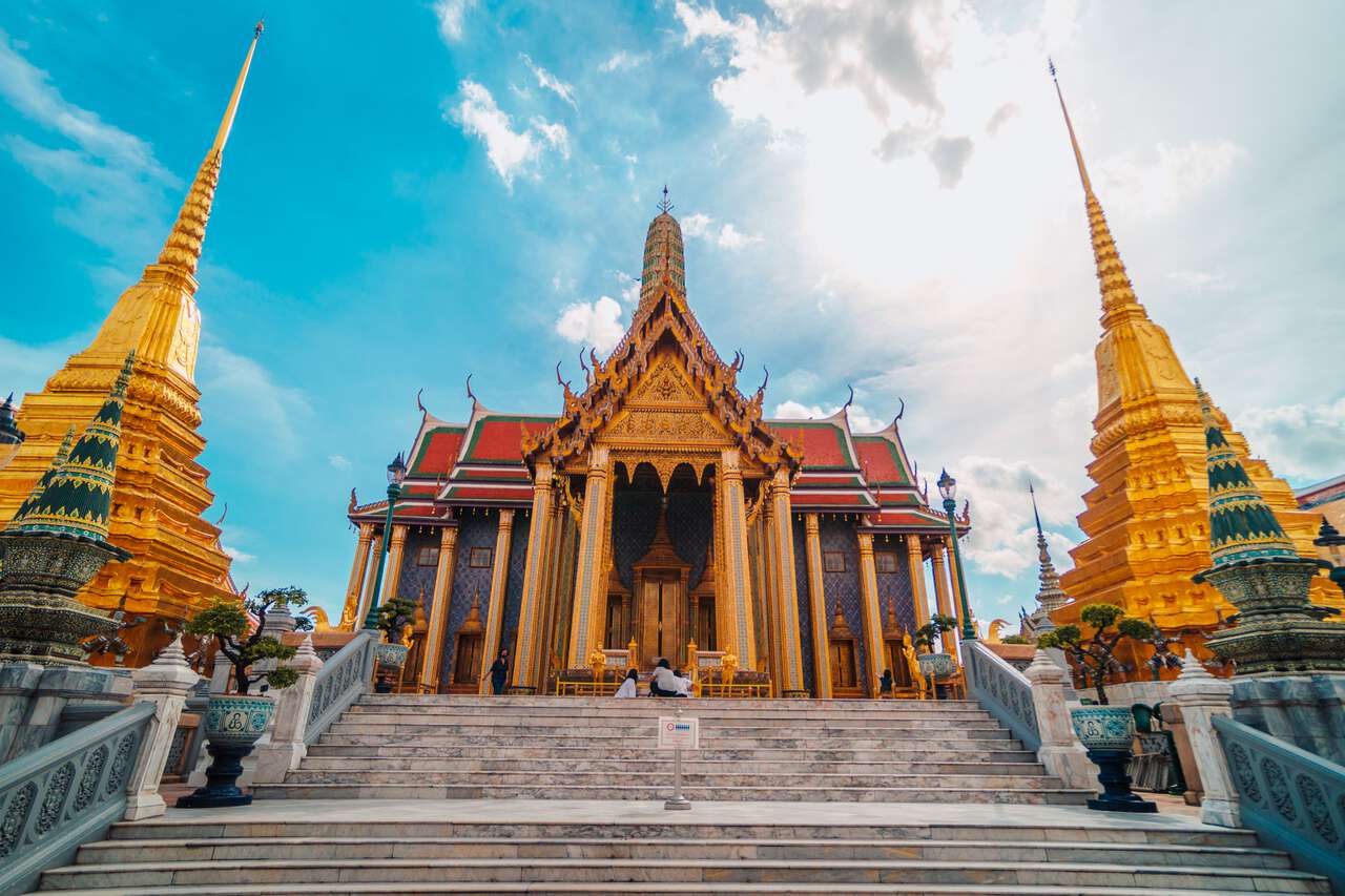 Một ngôi đền và 2 ngôi chùa bên trong Grand Palace, Bangkok