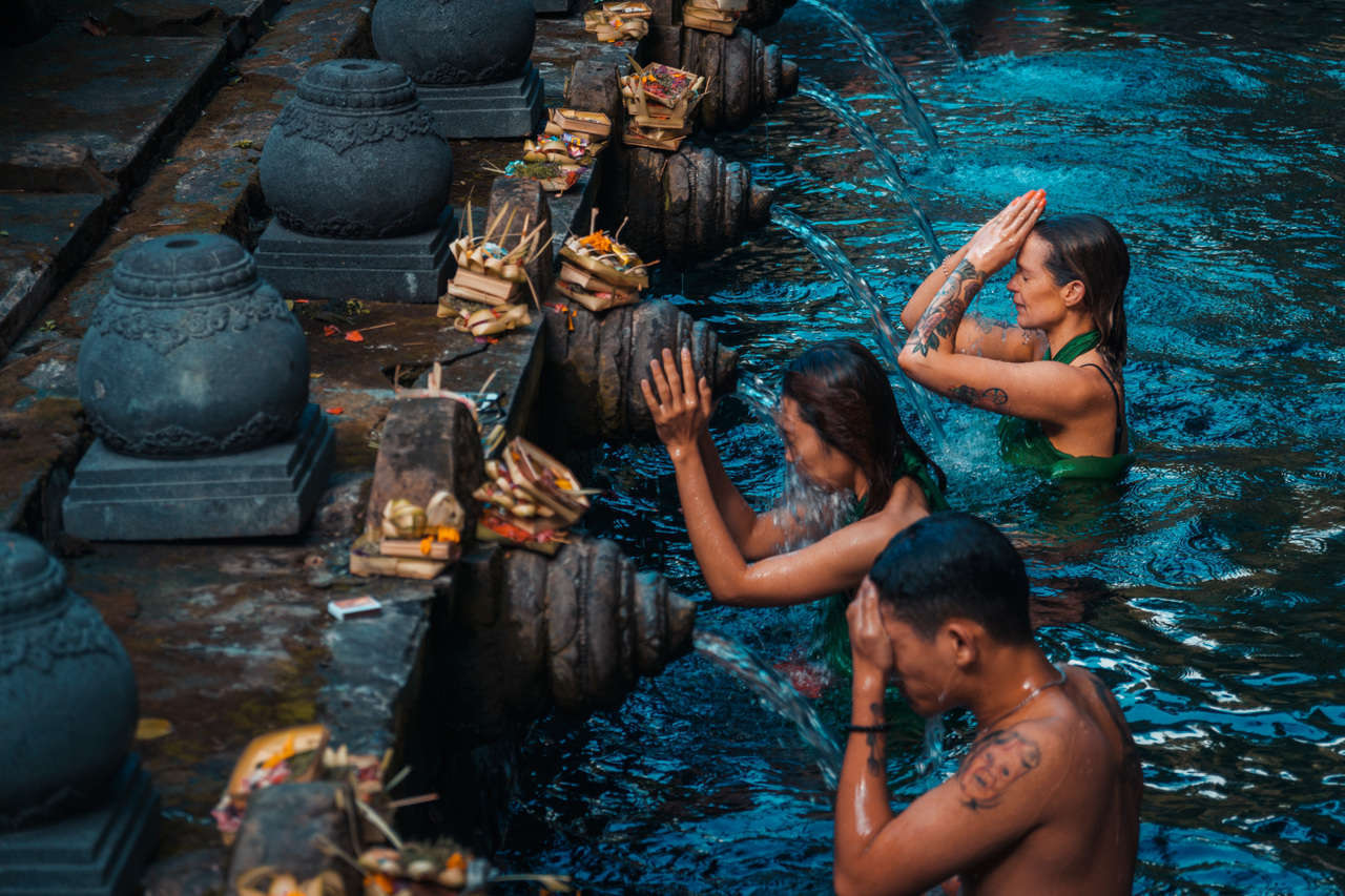 Ubud là một nơi tuyệt vời để chiêm ngưỡng kiến ​​trúc tuyệt đẹp của Bali với những địa điểm như Cung điện Nước, khu phức hợp Tirta Empul (nơi mọi người tắm rửa tội lỗi trong hồ nước ngọt) và Goa Gajah (hang Voi) rất đáng để ghé thăm