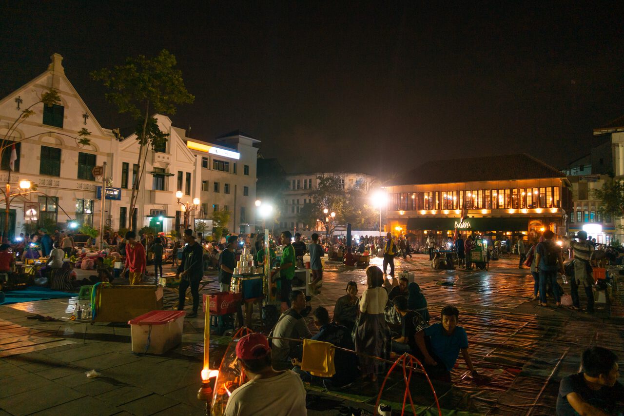 Kota Tua, Quảng trường phố cổ Jakarta về đêm