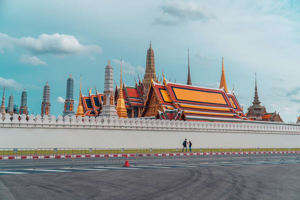 Một con đường vắng trước Grand Palace, Bangkok