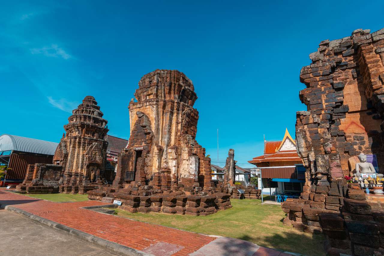 Những ngôi chùa cổ tại Wat Camp ở Phetchaburi, Thái Lan