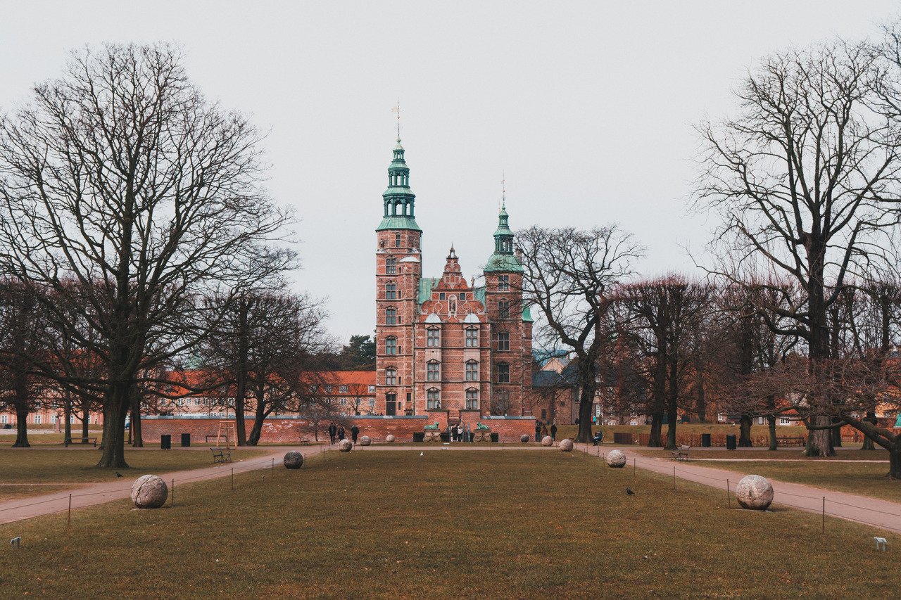 Lâu đài Rosenborg bên trong Vườn Vua ở Copenhagen