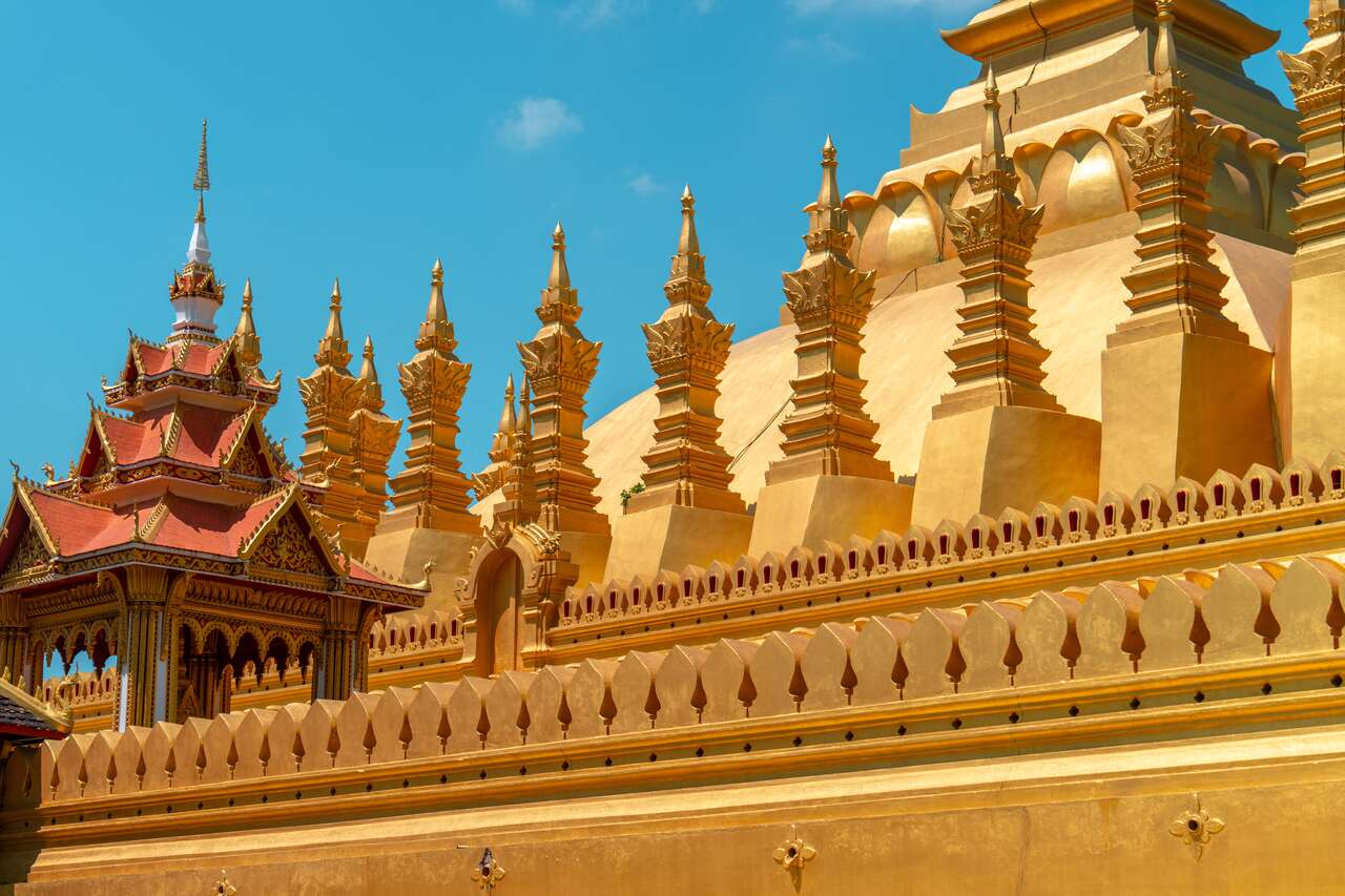 Bảo tháp xung quanh Pha That Luang ở Viêng Chăn