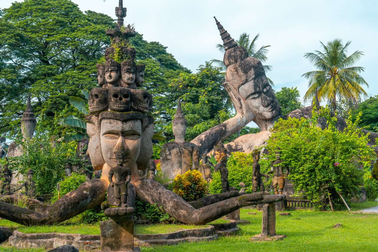 Tác phẩm điêu khắc ở Công viên Phật ở Viêng Chăn